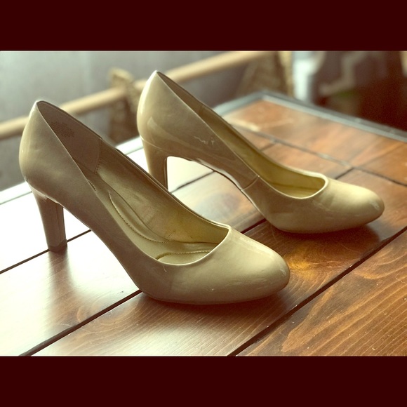 Bandalino Patent Leather Heels - Picture 1 of 7